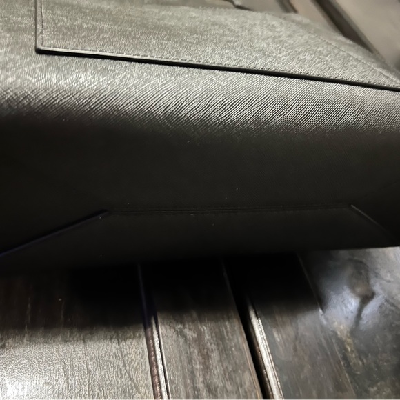 Authentic Emerson Tory Burch Tote - Picture 4 of 9